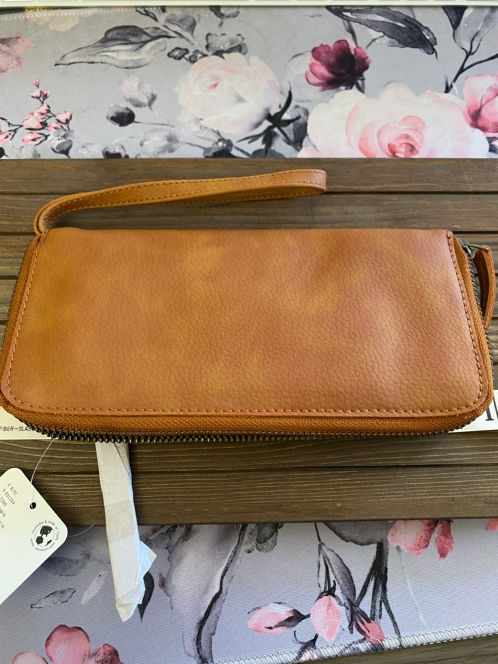 Free People Distressed Vegan Leather Zip Wallet Wristlet Brown NWT - Picture 5 of 16